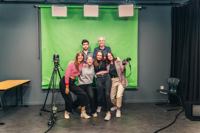 Studenten media en entertainment tijdens een les in de greenkey studio